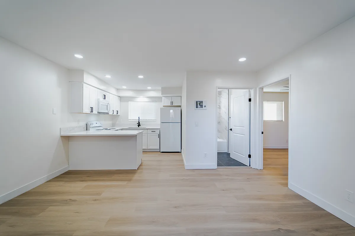 Building Photo - 3681 Fairmount Ave #7