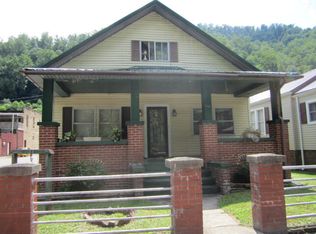 582 Raleigh St, Whitesville, WV 25209