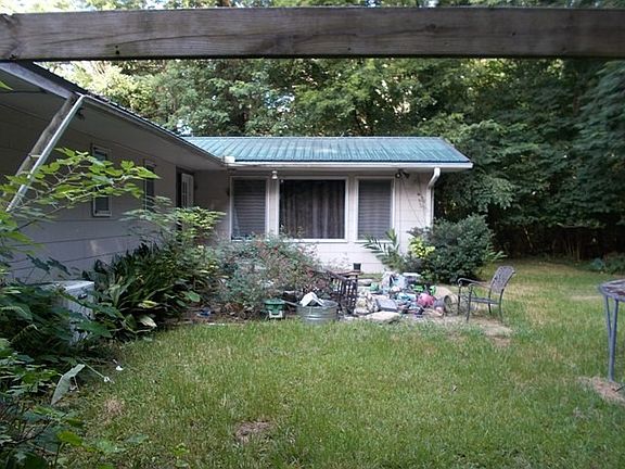 4th image of 209 Harriet St
