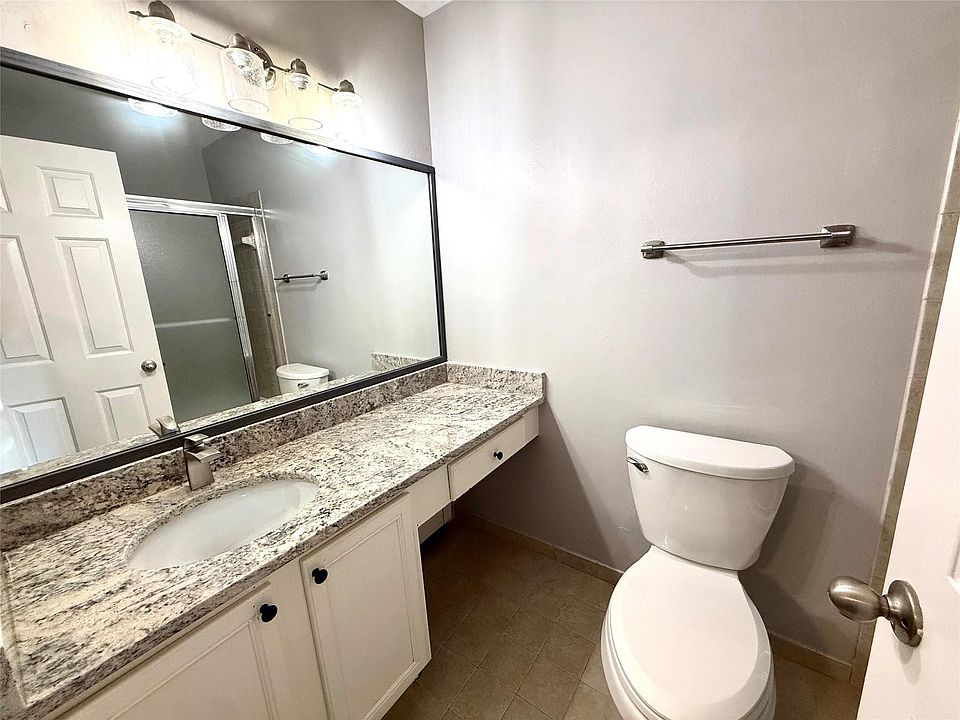 2445 Torquay Ave Apt 209, photo 13