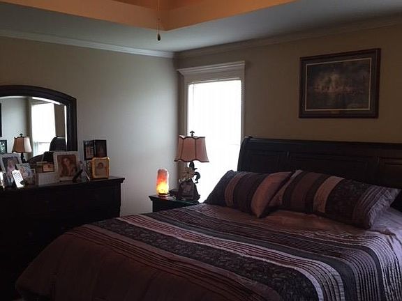 Master Bedroom w/lighted vaulted ceiling