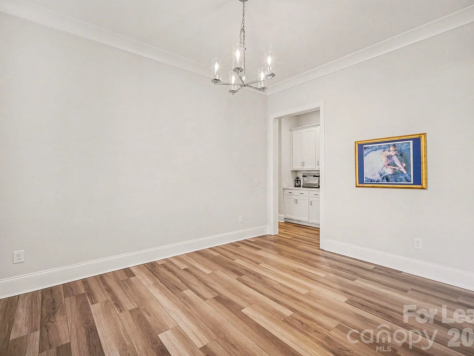 4 bed, 3.5 bath, 3807 sqft, $4,500 — Photo 3