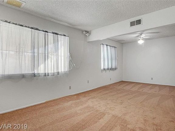 4th image of 4702 Lake Pl