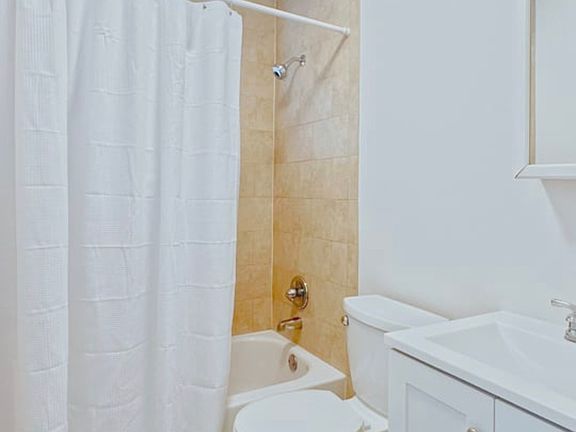 3rd image of 288 NW 39th St #286