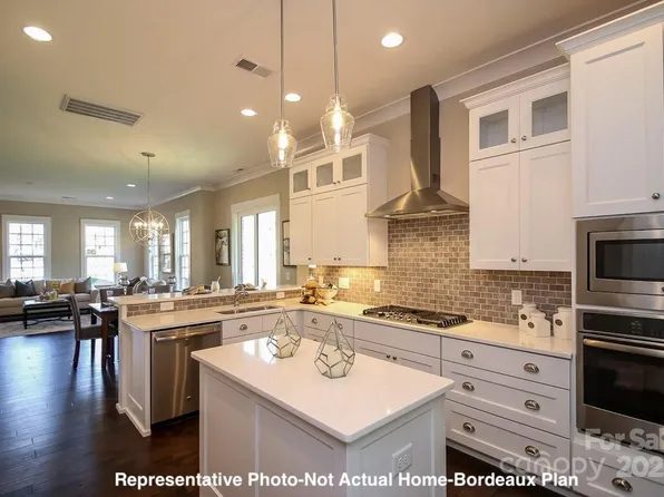 19724A School St, Cornelius, NC 28031