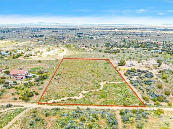 8620 Hollister Rd, Phelan, CA 92371