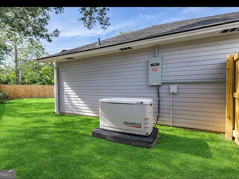 8 Cameron Ct W — Photo 4
