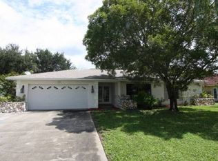 2094 Lochmoor Cir, North Fort Myers, FL 33903