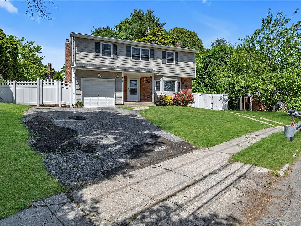 1st image of 217 Bellerose Ave