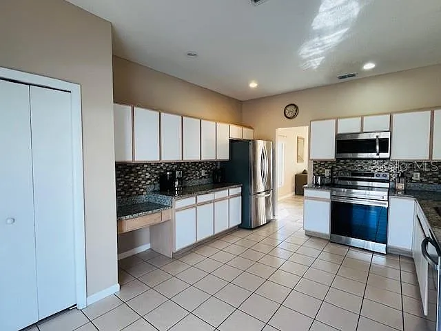 439 Bloomingdale Dr — Photo 3
