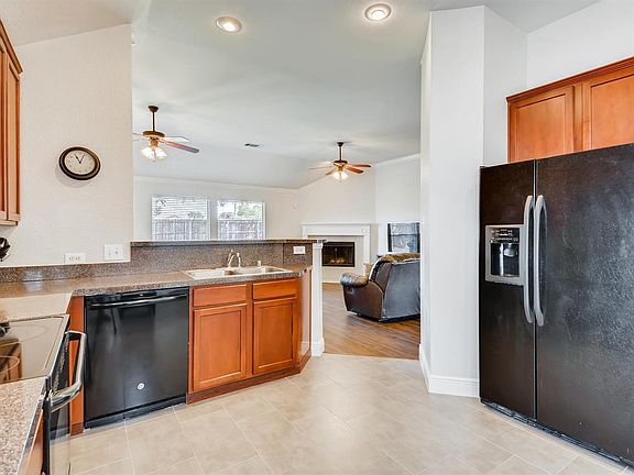 5th image of 1409 Butterfly Ln