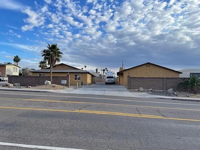 2 bed, 1050 sqft, $1,450 — Photo 1