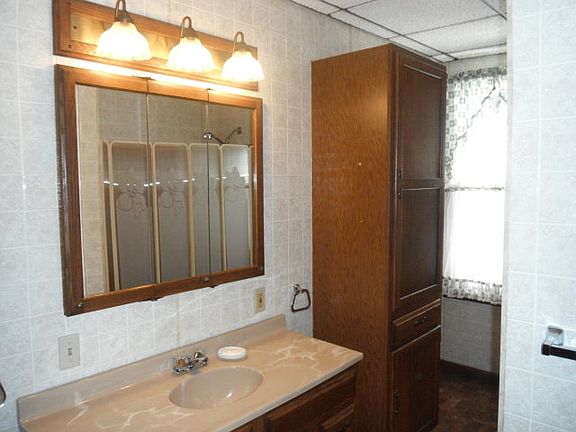 5th image of 1009 Laurel Blvd