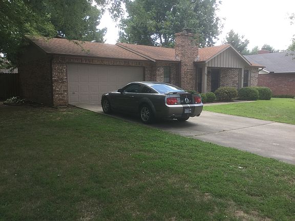 2nd image of 521 E Malinda Dr