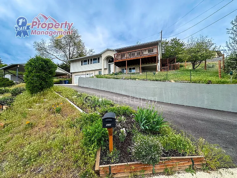 2624 N Hillway Dr — Photo 2