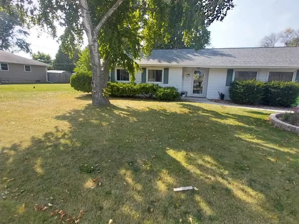 4099 Nielsen Dr, Oshkosh, WI 54901