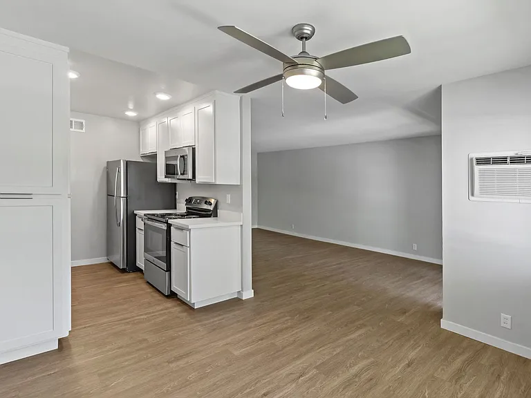 Maplewood Apartments — Photo 10