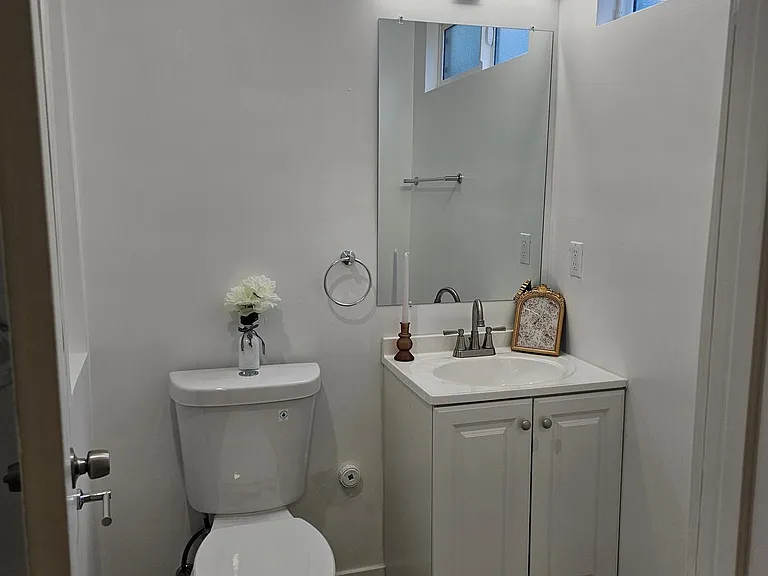 13001 Vanowen St #11 — Photo 11