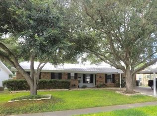 912 King Ave, Karnes City, TX 78118