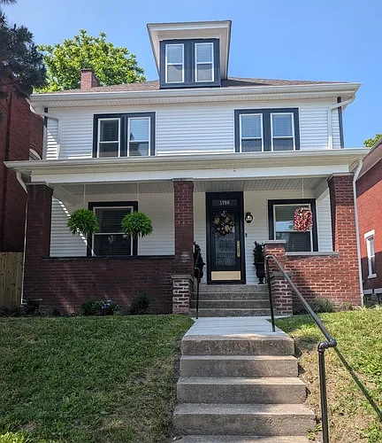 1756 Oak St Photo 1