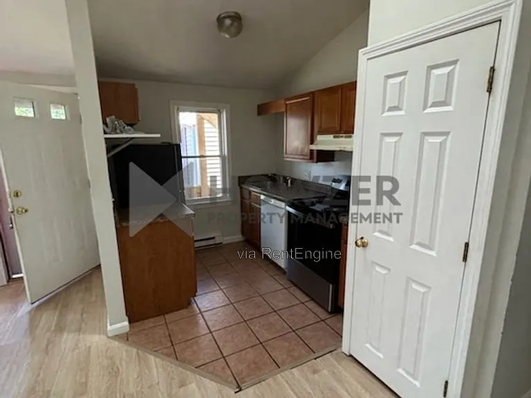 1029 Iyannough Rd #1D — Photo 2