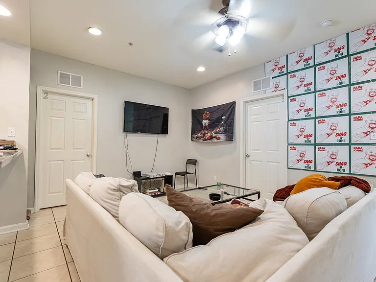 533 Conradi St #1 — Photo 3