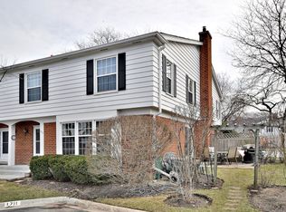 1711 Colonial Ln, Northfield, IL 60093