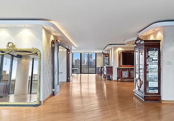 2nd image of 161 W 61st St #26FG