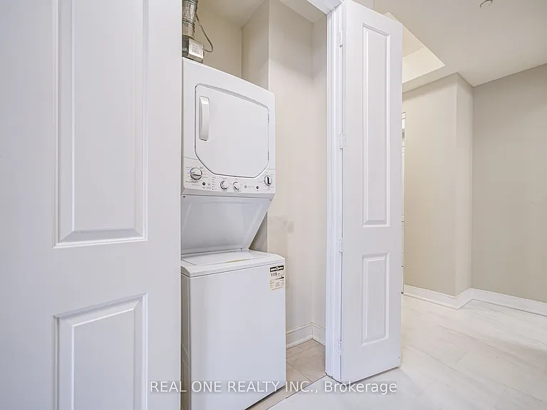 150 Main St W #409 — Photo 25