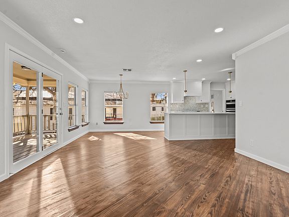 5th image of 1701 E Lake Dr