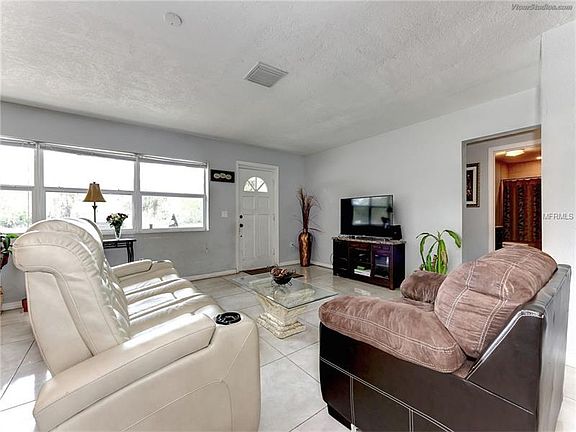 4th image of 4911 Traylor Ave