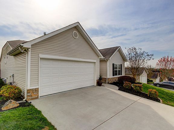 2nd image of 6520 Airtree Ln