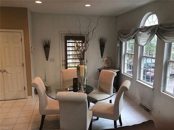 3rd image of 20409 Foxe Dr