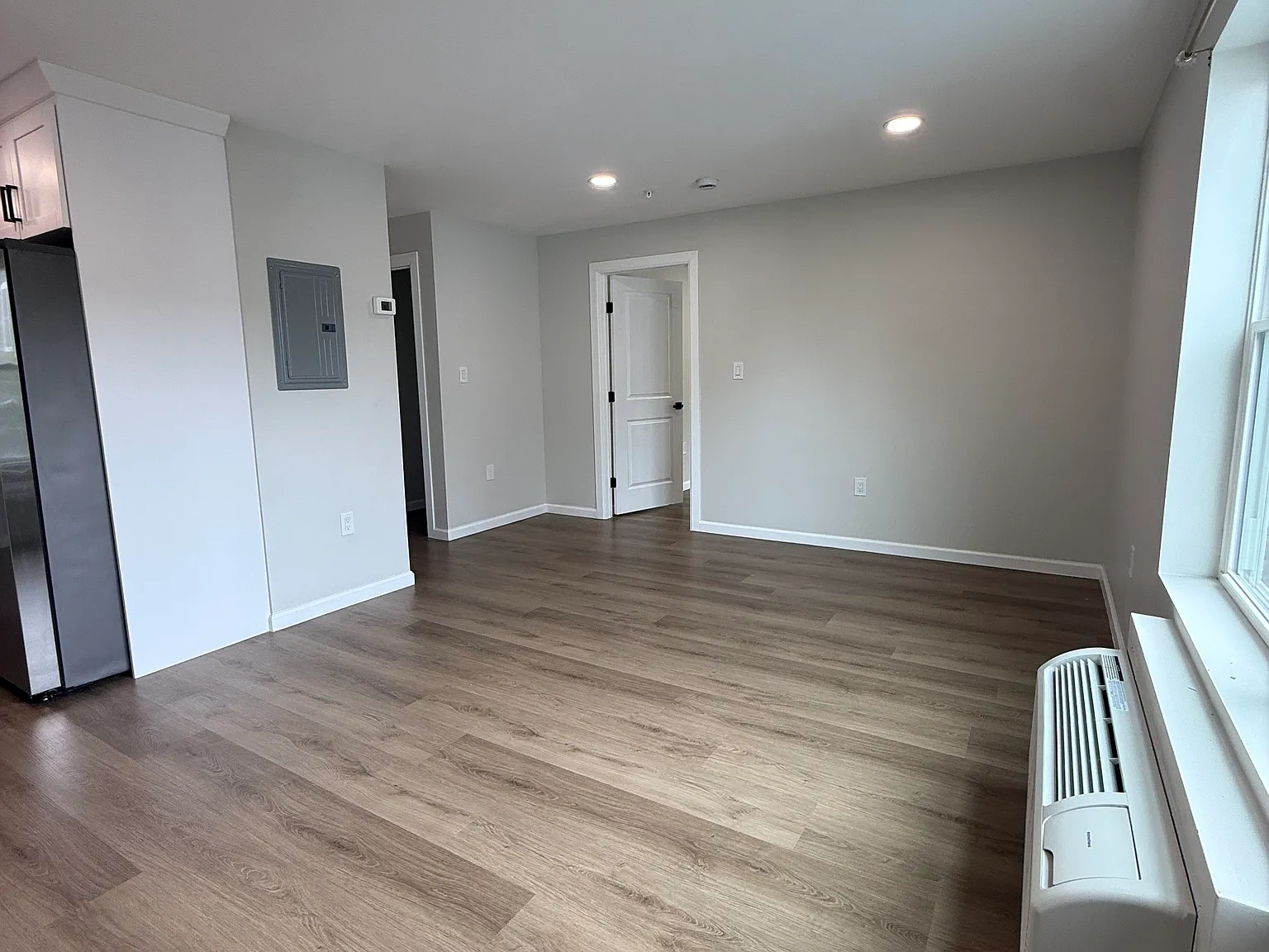 1 bed, 700 sqft, $1,800 — Photo 2