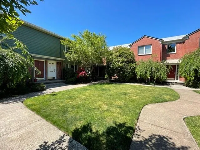 2 bed, 942 sqft, $2,200 — Photo 2