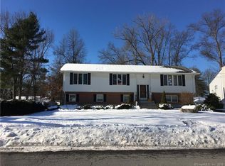23 Mohegan Dr, West Hartford, CT 06117