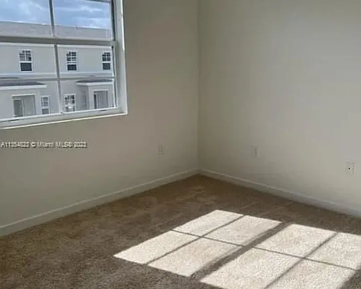 452 NE 5th St #1 — Photo 5