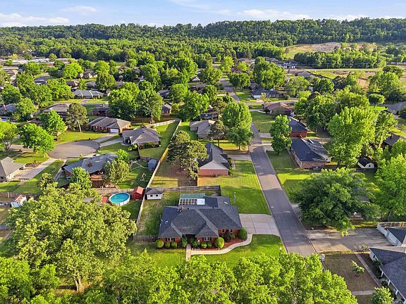 4th image of 902 Deerfield Ct