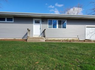 37015 N Avon Dr, Lake Villa, IL 60046