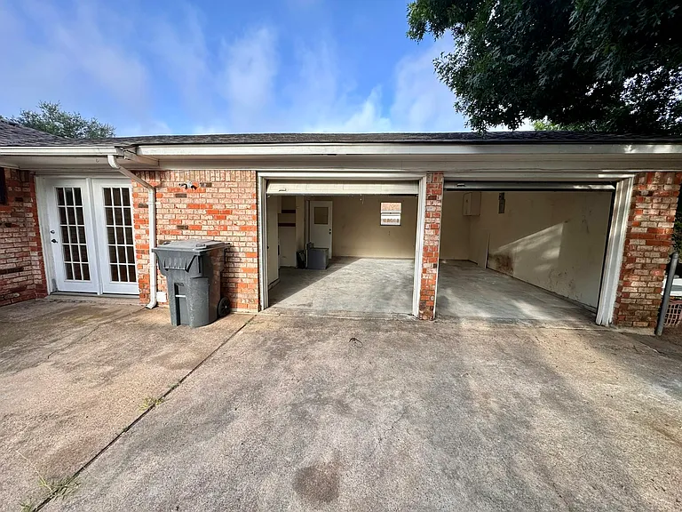 2-Car Garage