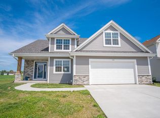 1602 Pintail Dr, West Bend, WI 53095