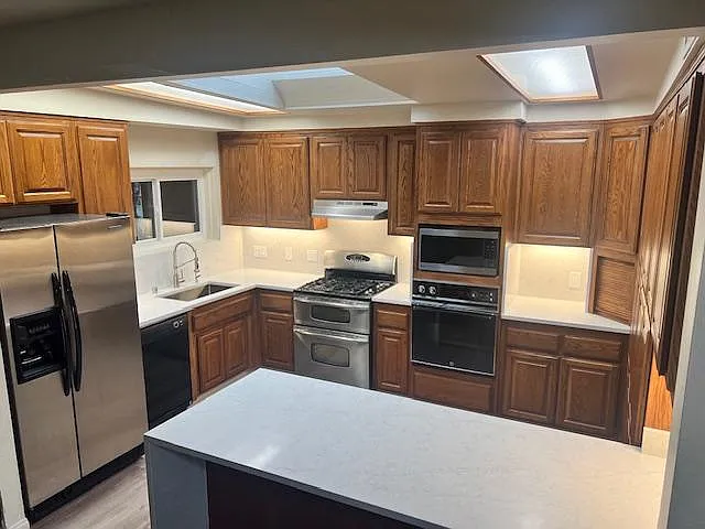 3 bed, 1900 sqft, $5,050 — Photo 3