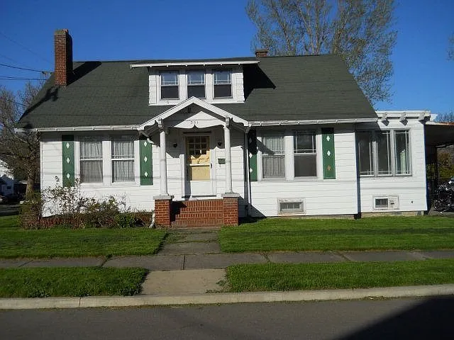 351 Pine St photo 1