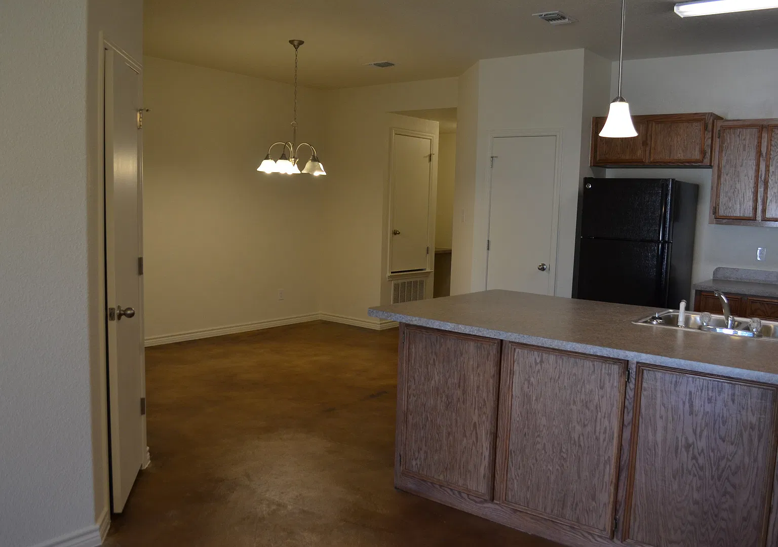 914 Maplewood — Photo 4