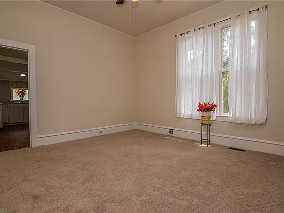 4th image of 108 Stanford St