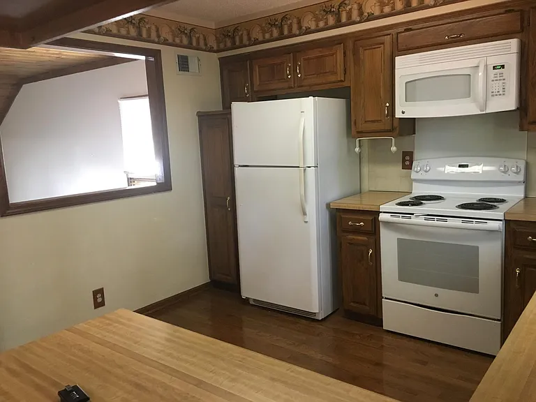 6316 Charlotte St — Photo 15