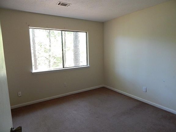 4th image of 9513 Parkwood Dr