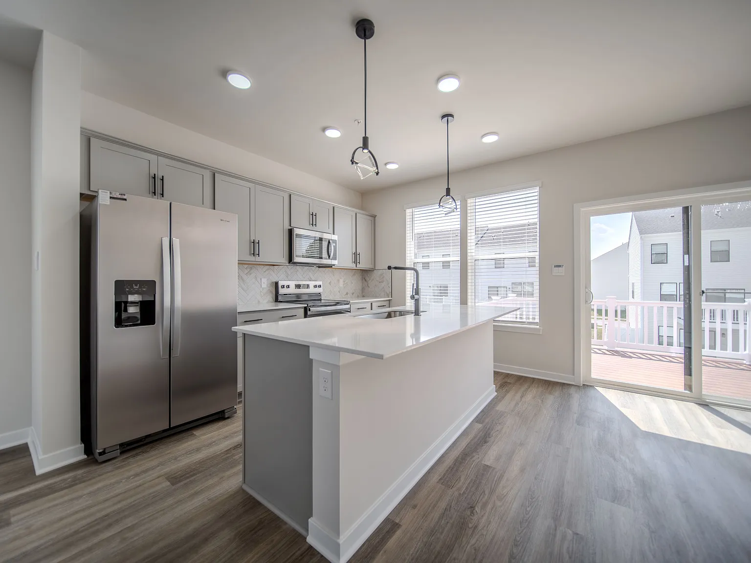 3 bed, 3.5 bath, 2020 sqft, $3,195 — Photo 4