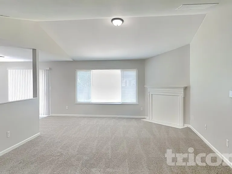 8539 Captain Dr — Photo 2