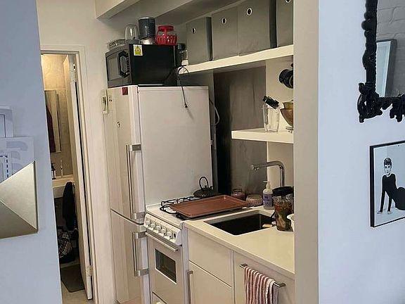 3rd image of 283 Bleecker St #4A
